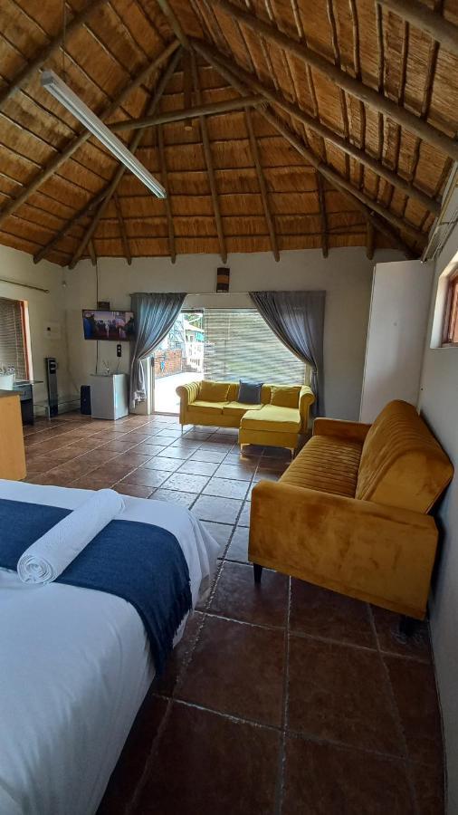 28 At Van Den Bos International Guesthouse Edenvale Esterno foto